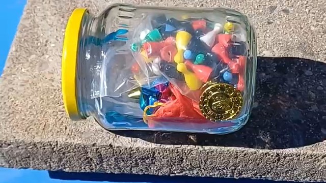 楼梯滚瓶子爆破解压时刻