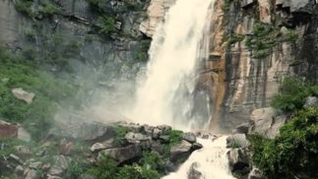 不会吧？你还没来打卡？#摩托车 #机车摄影 #瀑布 #航拍