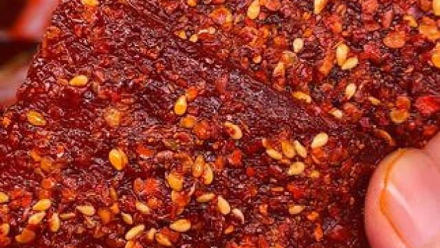 小时候就爱吃，没想到现在还能买到，味道和小时候一样#零食推荐 #无辣不欢 #好吃到停不下来 #辣条