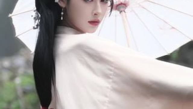 后来发现这场雨或许不打伞更浪漫。#百丈漈 #古风 #汉服