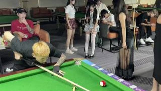 #这谁顶得住啊 #你要怎么抵抗我 #大长腿 #路人视角 #巴黎ab面