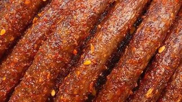 这个湖南的黑金辣条真的太好吃了，整整4种款式，吃起来麻麻辣辣的，纯辣不带一点甜味！#好吃到停不下来 