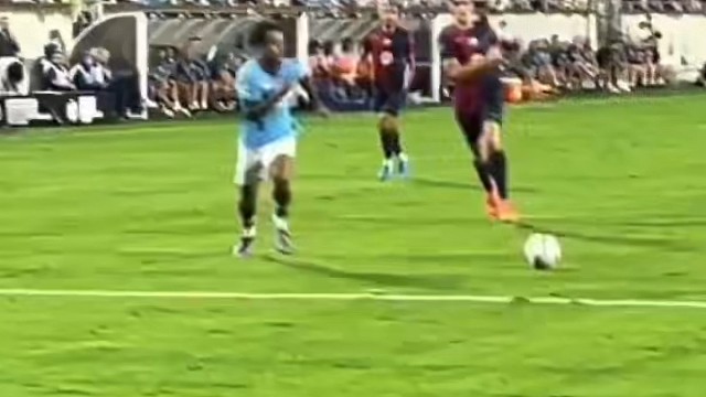 一看到飞铲哈兰德我就会想到拜仁的一位故人