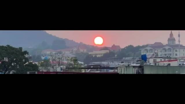 不管世界如何变幻，请勇敢的去爱一切，因为纯粹的爱会让内心的光冲破一切阻碍，照亮一切黑暗与苦难。