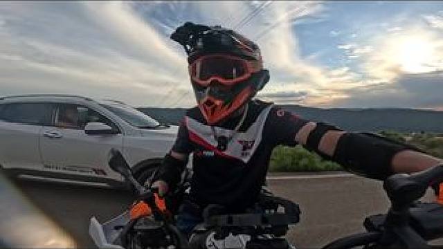 #第一视角 #禄劝 #机车 #摩托车 #骑行vlog 别看我，看斜阳西下 