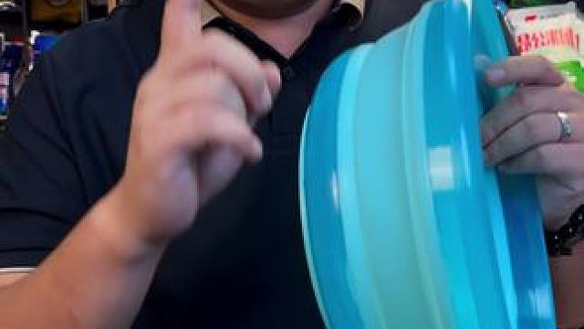 折叠磁吸开饵盆 这是一款收纳非常方便的折叠钓鱼开饵盆。#渔具用品 #折叠盆 #开饵盆推荐 #折叠开饵