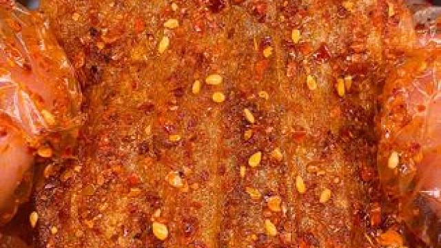 湖南特产手撕豆皮辣片，能吃辣的一定要来尝尝#辣条  #妈呀太香了  #好吃到停不下来