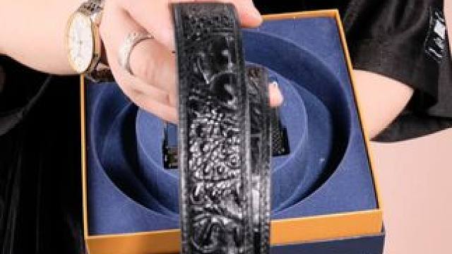 商务休闲两相宜，鳄鱼皮带演绎多重风格 #七夕礼物 #鳄鱼皮带 #男士腰带