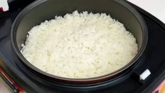 #不锈钢饭勺  这款不锈钢的饭勺真的太好用了，盛米饭一点也不粘，结实耐用#不粘米饭勺  #饭勺  #