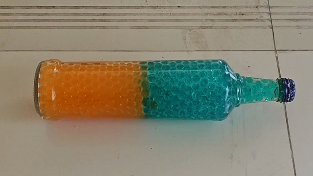 楼梯滚瓶子爆破解压时刻