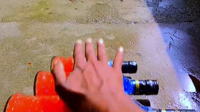 楼梯滚瓶子爆破解压时刻