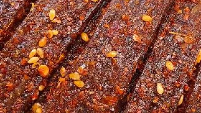 这个湖南的黑金辣条真的太好吃了，整整4种款式，吃起来麻麻辣辣的，纯辣不带一点甜味！#好吃到停不下来 