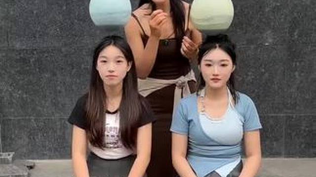 闺蜜默契挑战说好的不会生气，咋还急眼了#街头采访 #闺蜜 #默契挑战 #搞笑 #艾特你想艾特的人