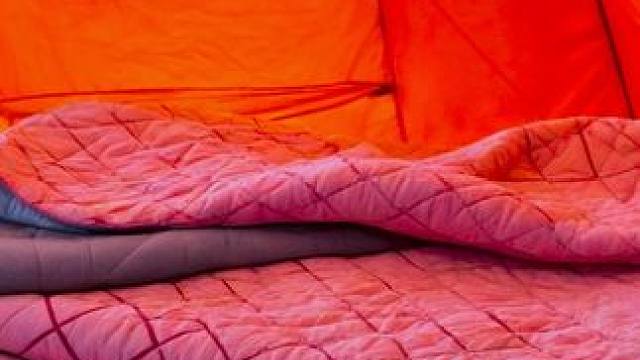 暴风雪突袭了露营地，赶快躲进帐篷里，放松和休息吧！ #白噪音 #助眠视频 #解压助眠