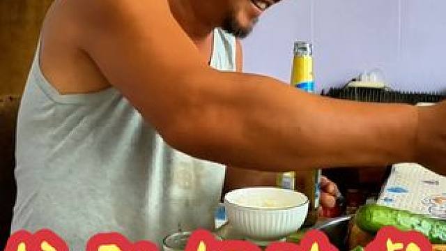 沙大厨做清水煮牛肉，没想到大孙特别爱吃，给大孙都吃撑吐啦#团聚时刻 #农家饭 #团圆饭一家人 