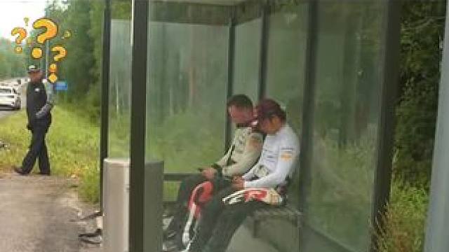 #2024WRC芬兰拉力赛 本周末正在进行中，丰田车手胜田贵元撞树退赛，和自己的领航员阿龙一起坐进了