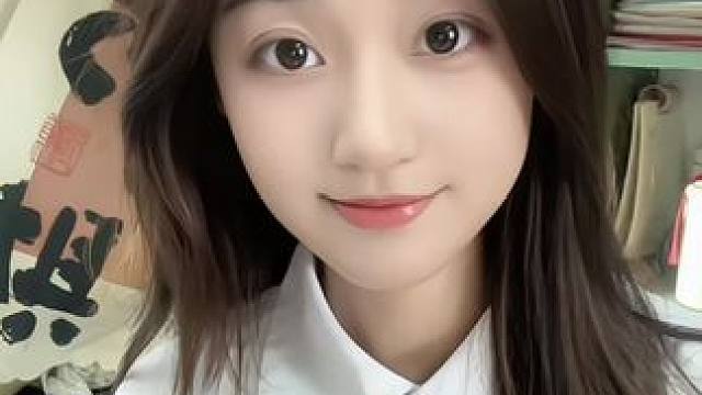 #笨蛋美女 #你看镜头的那瞬间有点甜 #笑容最治愈的女孩 #清纯甜美 #质疑甜妹理解甜妹超越甜妹 浅