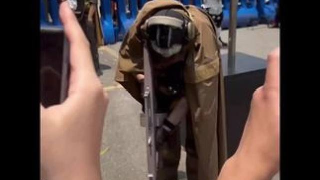 另一种视角更欢喜！哈哈哈#完蛋我被幽灵包围了 #花小龙王老师直升机空降 #使命召唤手游#CODM突燃