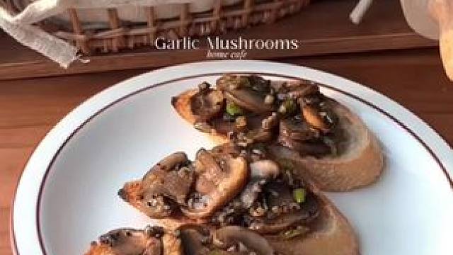 低卡早餐｜黄油蒜香蘑菇法棍#我的厨房日记 #爱就是一起吃好多好多顿饭 #吃瘦不饿瘦 #属于夏天的低卡