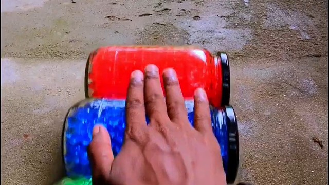 楼梯滚瓶子爆破解压时刻