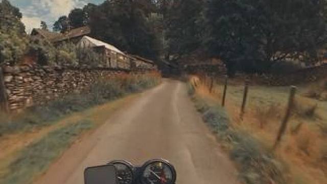 我猜你没在油画中骑过车，进来感受
#复古机车 #身体和灵魂总有一个在路上 #旅途风景 #油画风景 #