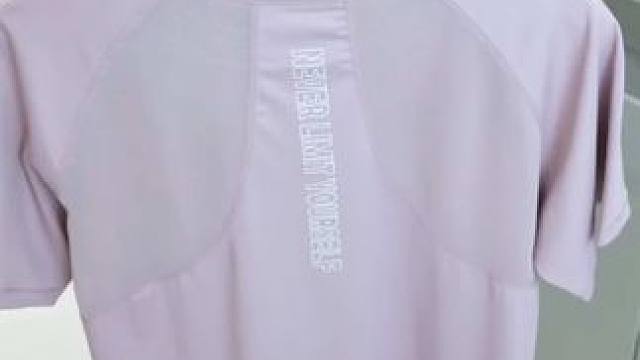 这个夏天 让我们一起来运动吧！想要的生活自己争取 想要的身材自己坚持努力锻炼 追光的人终会光芒灿烂。