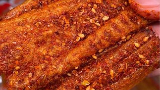 咸香香辣，斯着吃早点太好吃了#辣条 #无辣不欢 #解馋 #追剧小零食