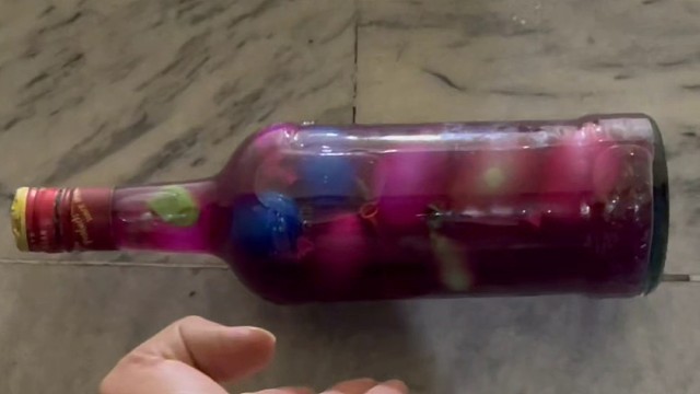 楼梯滚瓶子爆破解压时刻