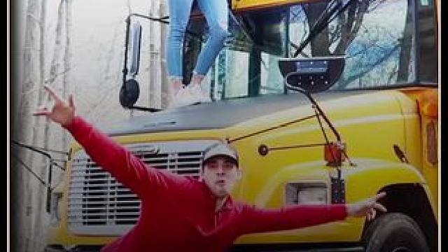 小两口沉浸式改造大巴为顶级房车#房车改造 #改造车