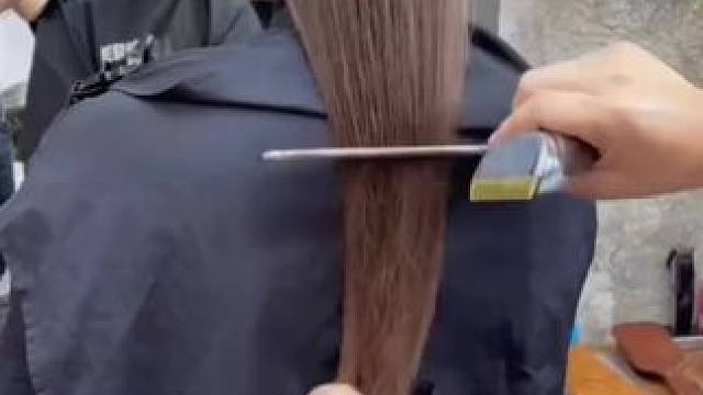 头发干燥毛躁，经常烫染受损，想要头发又顺又滑发质柔的姐妹们，闭着眼睛都要冲这个#多肽角蛋白