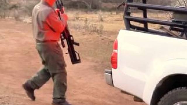 国外猎人差点嗝屁 #荒野求生 #原始技术 #国外合法狩猎