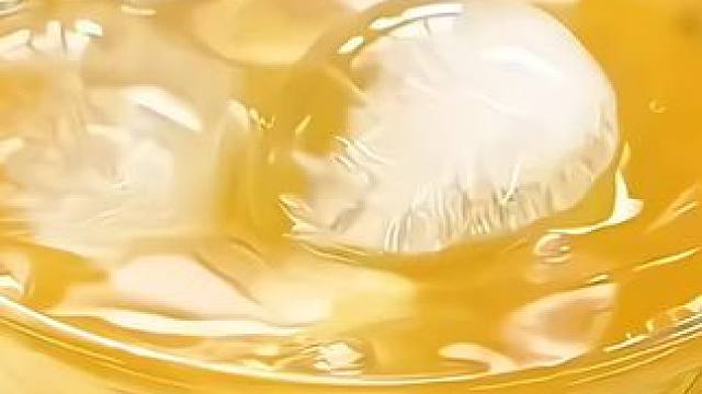 天气太干燥了，赶紧给孩子喝点金银花柚子汁特别舒服，酸酸甜甜的孩子很爱喝~#金银花#宝宝爱吃#是时候安