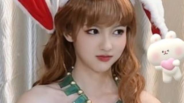 大家都穿上夏日套了吗~咦，捉到一只不一样的敏泰在跳舞~
#DNF手游 #地下城与勇士手游 #DNF手