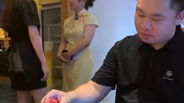 确实长得挺像老板