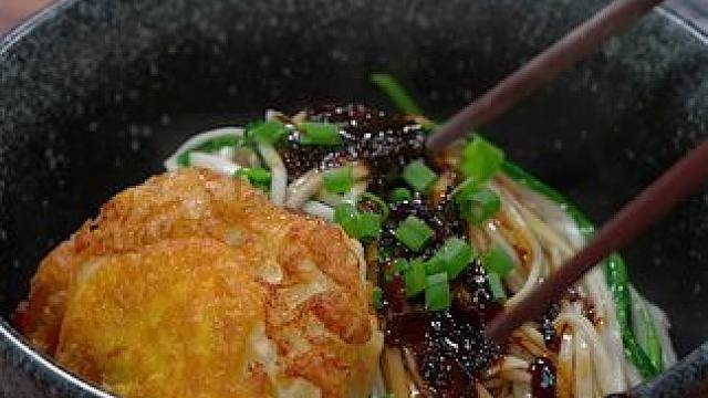 一个人在家，经常不知道吃什么，就不想点外卖，就给自己拌碗面吧#妈呀太香了 #好吃到停不下来