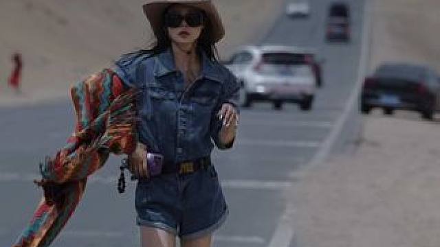 “也许这才是属于女人的诗和远方
风吹日晒 自由自在” #315U型公路#时髦精的ootd #秋季新款