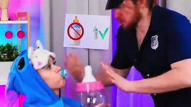 奶瓶尺寸太大禁止入内，结局让人万万想不到！ #看一遍笑一遍 #万万没想到 #意想不到的结局 #老外真