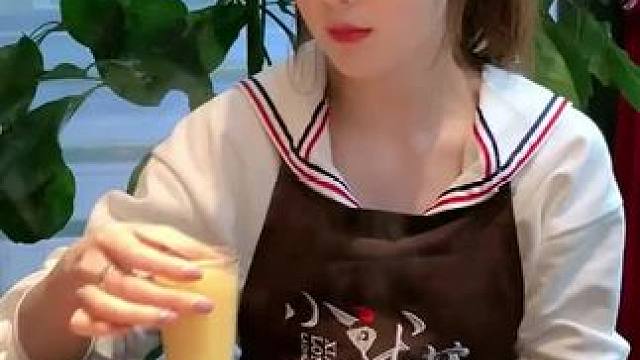 #邻家女孩 #街拍美女 #模特美女 #笑容最治愈的女孩 #车模