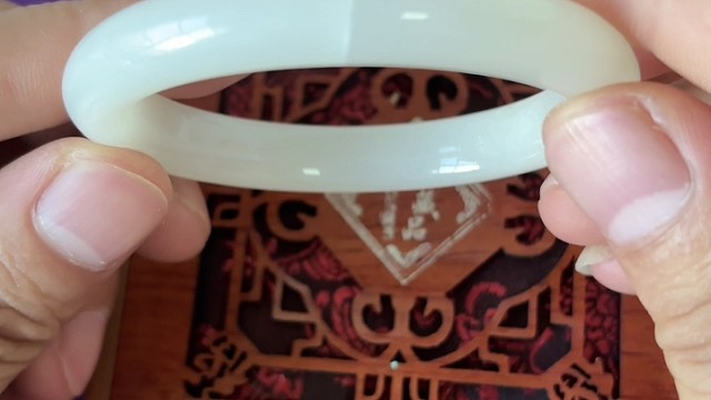 手镯出现裂纹的无痕修复效果