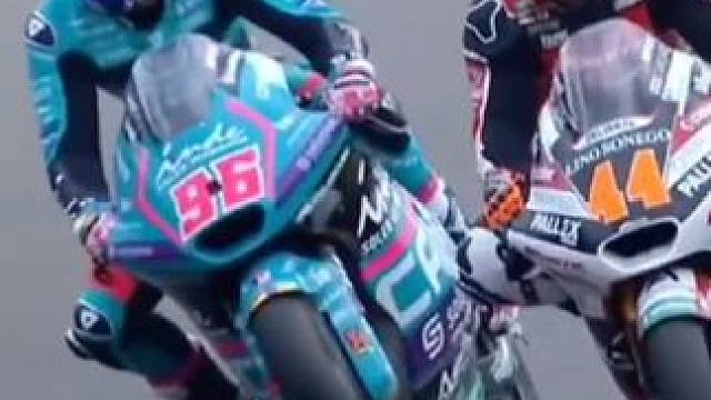 #motogp #摩托车比赛 #大神控车 #滑胎过弯 #危险动作请勿模仿