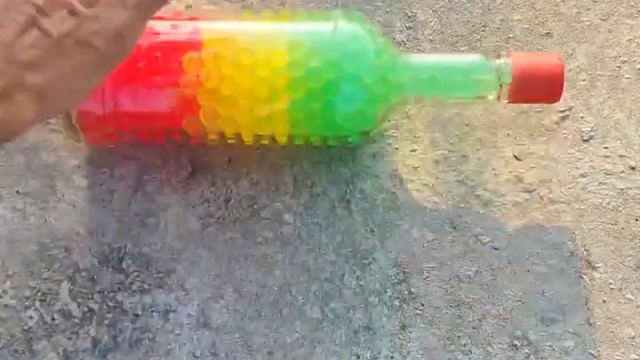 楼梯滚瓶子爆破解压时刻