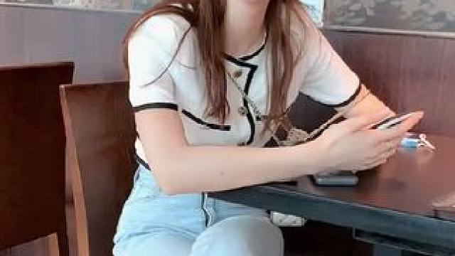 #邻家女孩 #笑容最治愈的女孩 #模特美女 #街拍美女 #车展美女