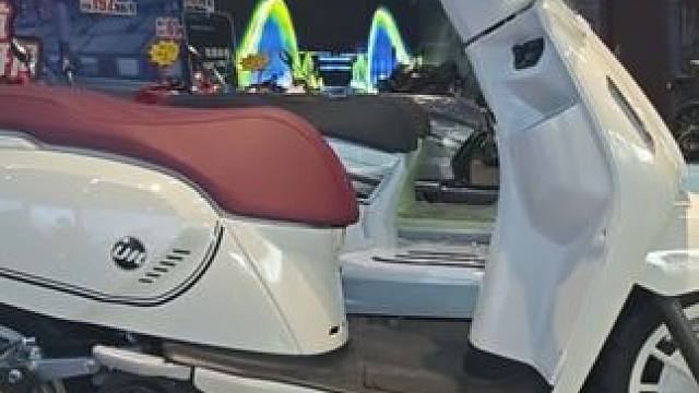 QJMOTOR复古小踏板推荐！阳光壹米125，双通道ABS加持，价格才8千 #踏板摩托车 #阳光壹米