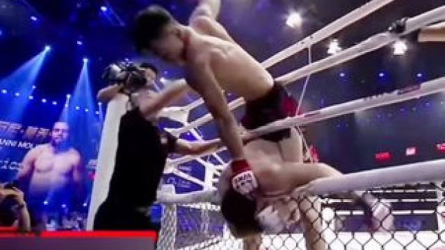 阿合江暴揍老外