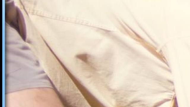 两人发现一只巨大的苍蝇，尝试训练它进行特殊任务 #电影解说