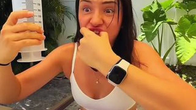 用大号注射器制作爆米花，这操作简直太牛了！ #看一遍笑一遍 #万万没想到 #老外真会玩 #意想不到的