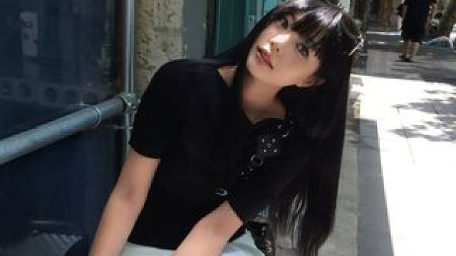 路边松弛随意感原来是这么拍的！ #拍照姿势