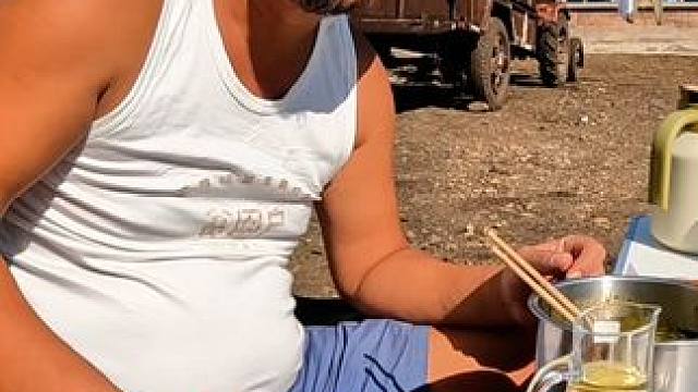 沙和尚的早餐简简单单，一碗香菜面吃的比大餐都香，看看行不行#户外生活 #露营美食 #户外美食 