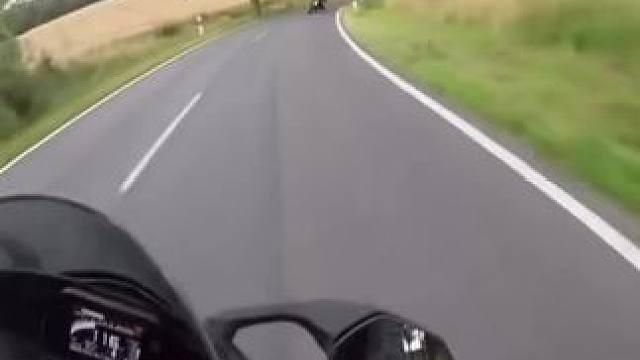 还好雅马哈的刹车给力 #机车 #操作有风险请勿模仿