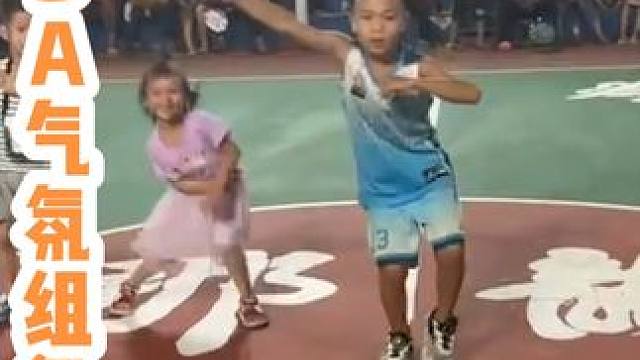 这小朋友科目三是要出圈了吗？ 丝滑科目三助力那龙村BA。#篮球比赛 #村BA #科目三